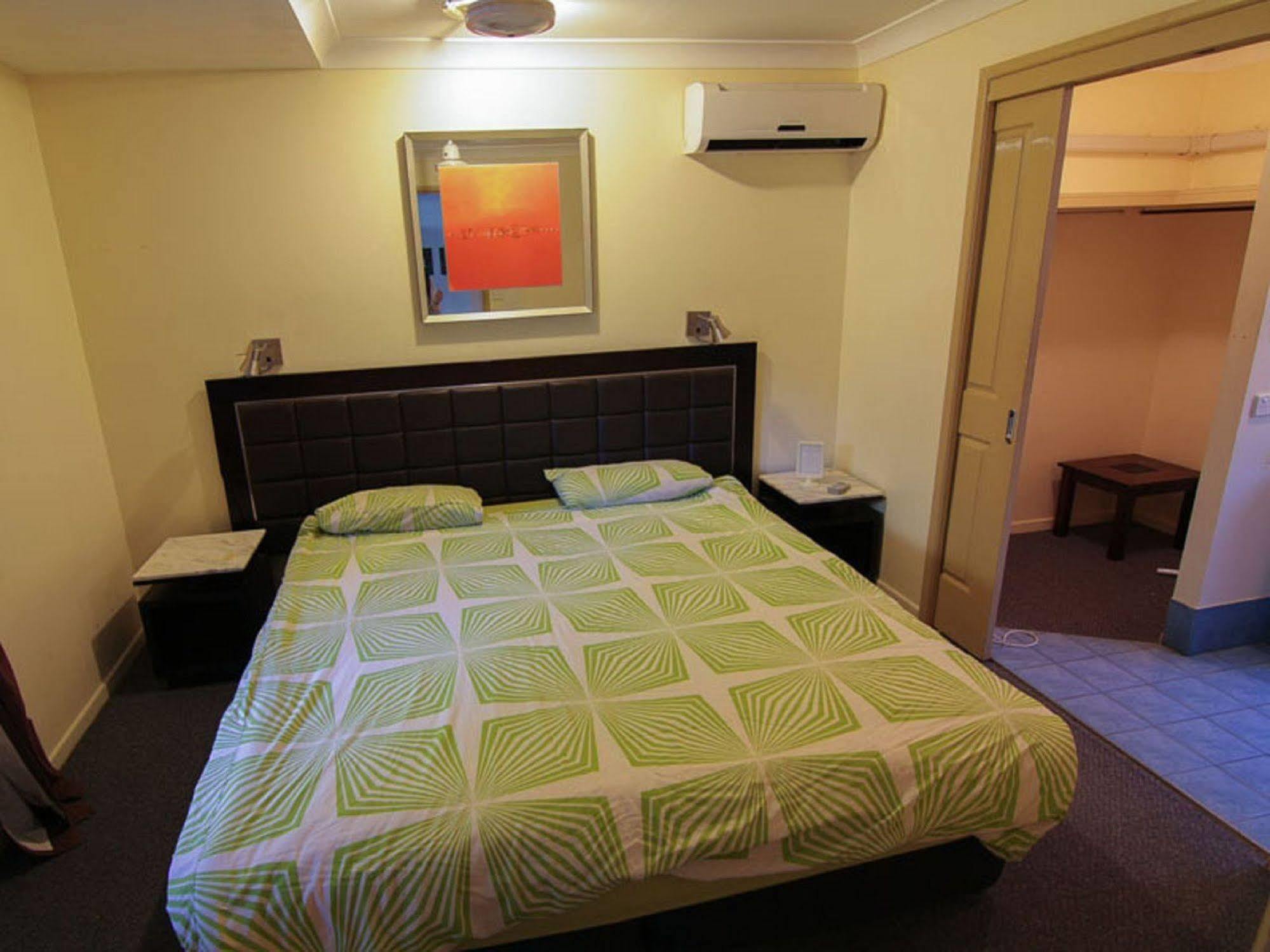 Sleeping Inn Backpackers Resort Gold Coast Exterior foto